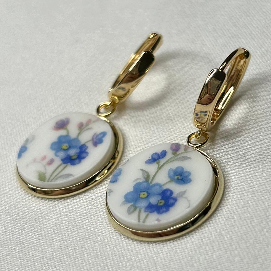 1965 Royal Albert ‘Memory Lane’ Huggies Dangly Earrings Y