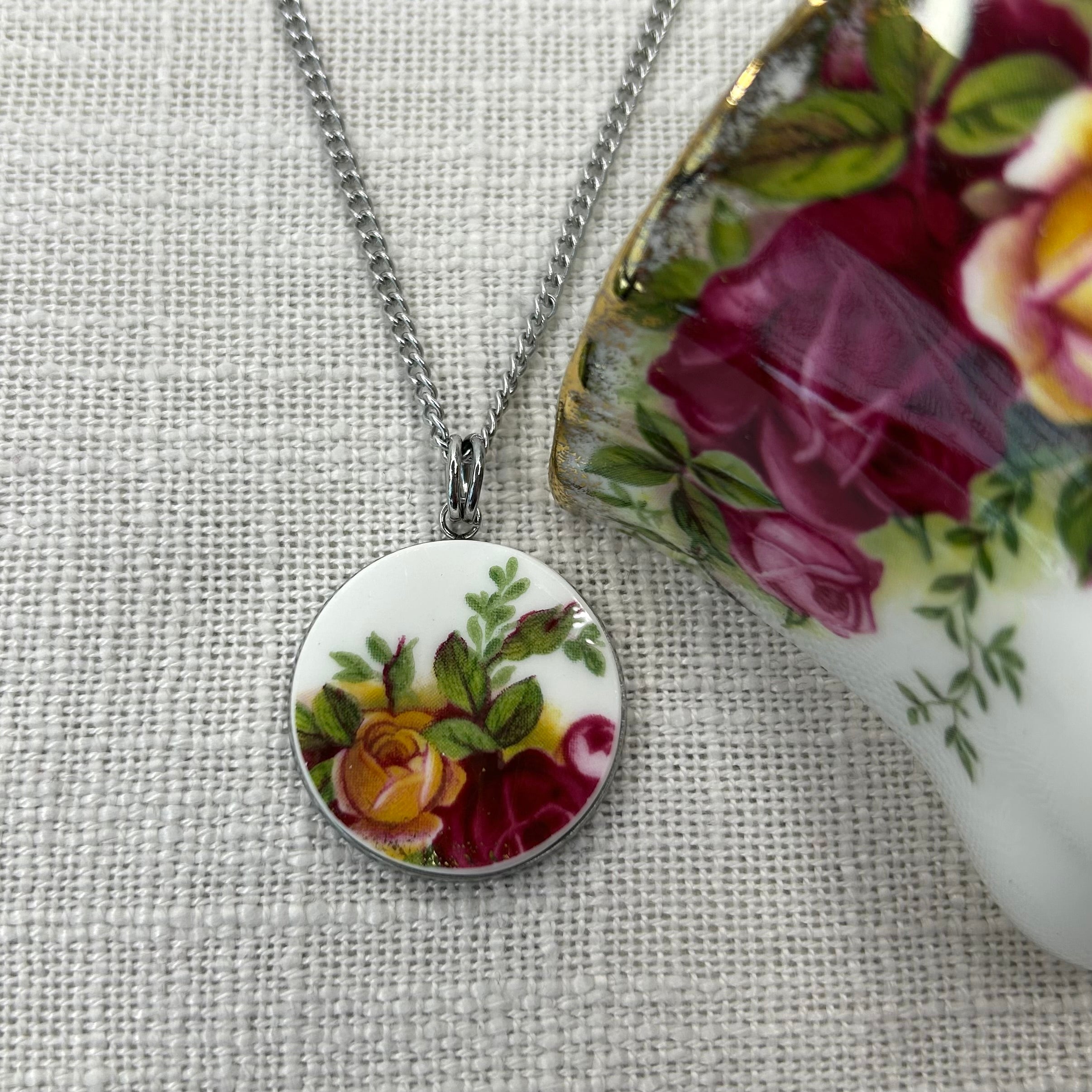 1962 Royal Albert ‘Old Country Roses’ Pendant Necklace S