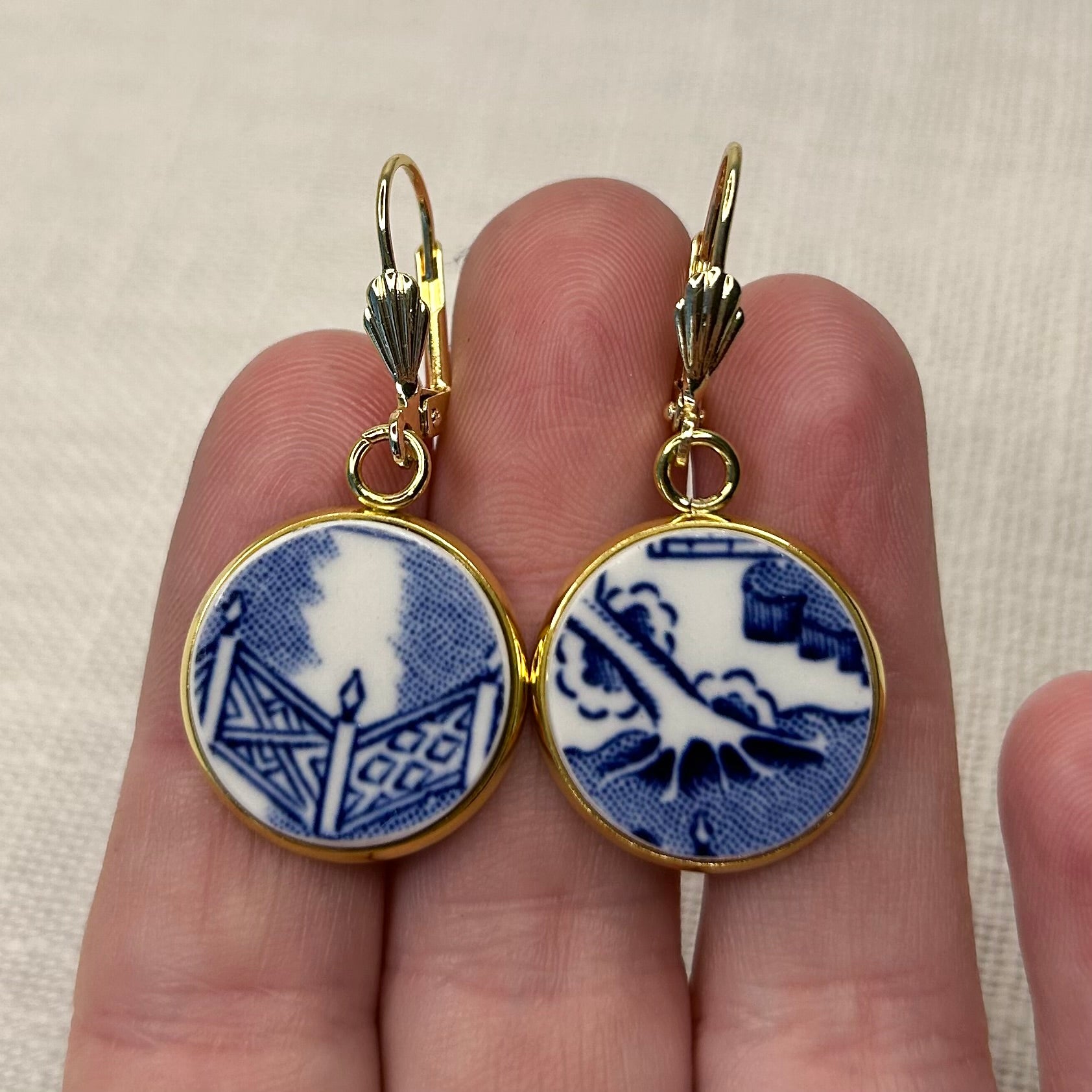 1960/70’s Churchill ‘Blue Willow’ Leverback Dangly Earrings Y