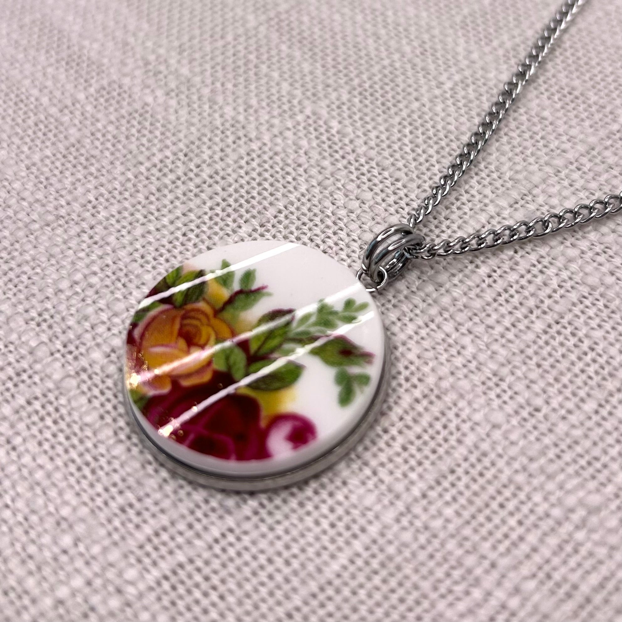 1962 Royal Albert ‘Old Country Roses’ Pendant Necklace S