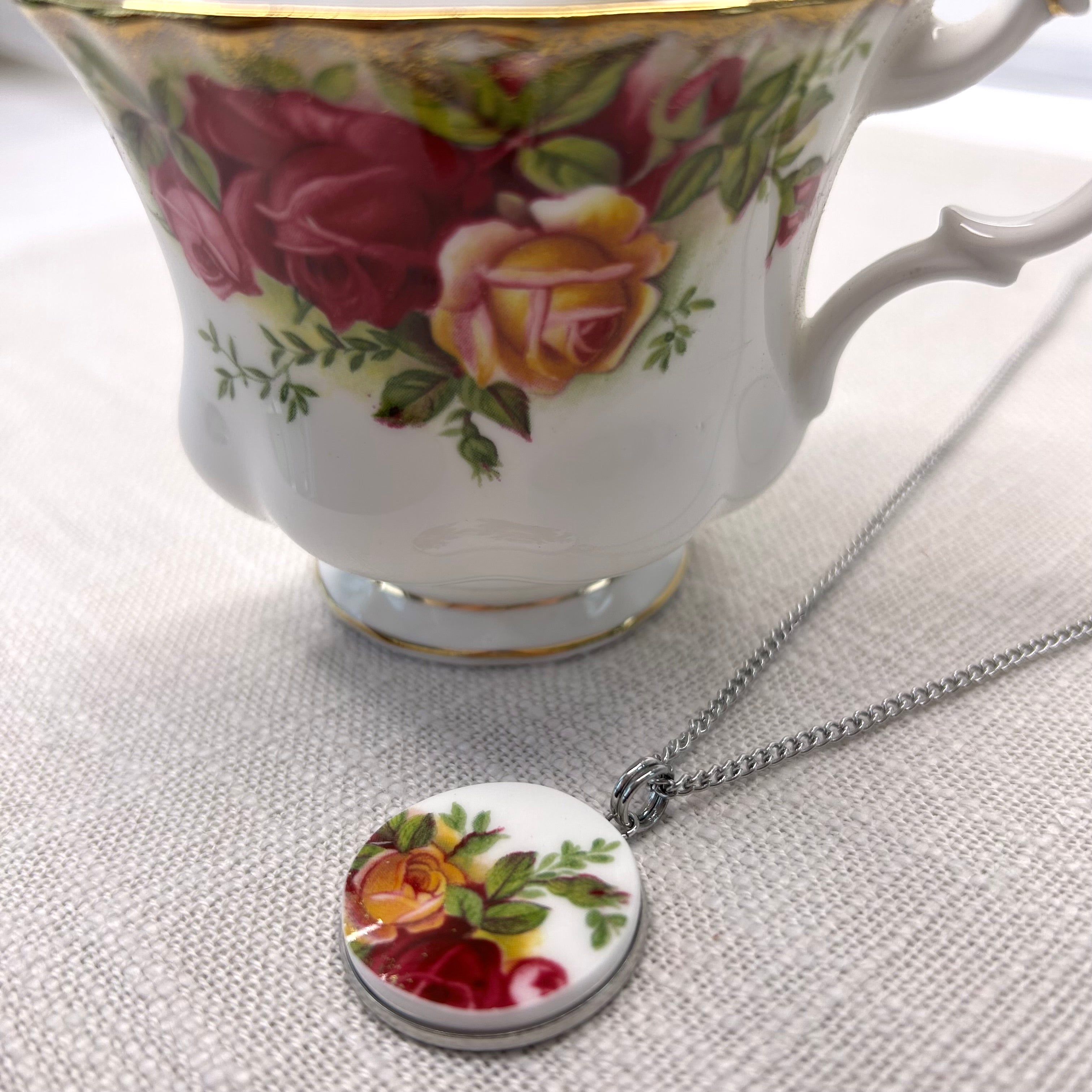 1962 Royal Albert ‘Old Country Roses’ Pendant Necklace S