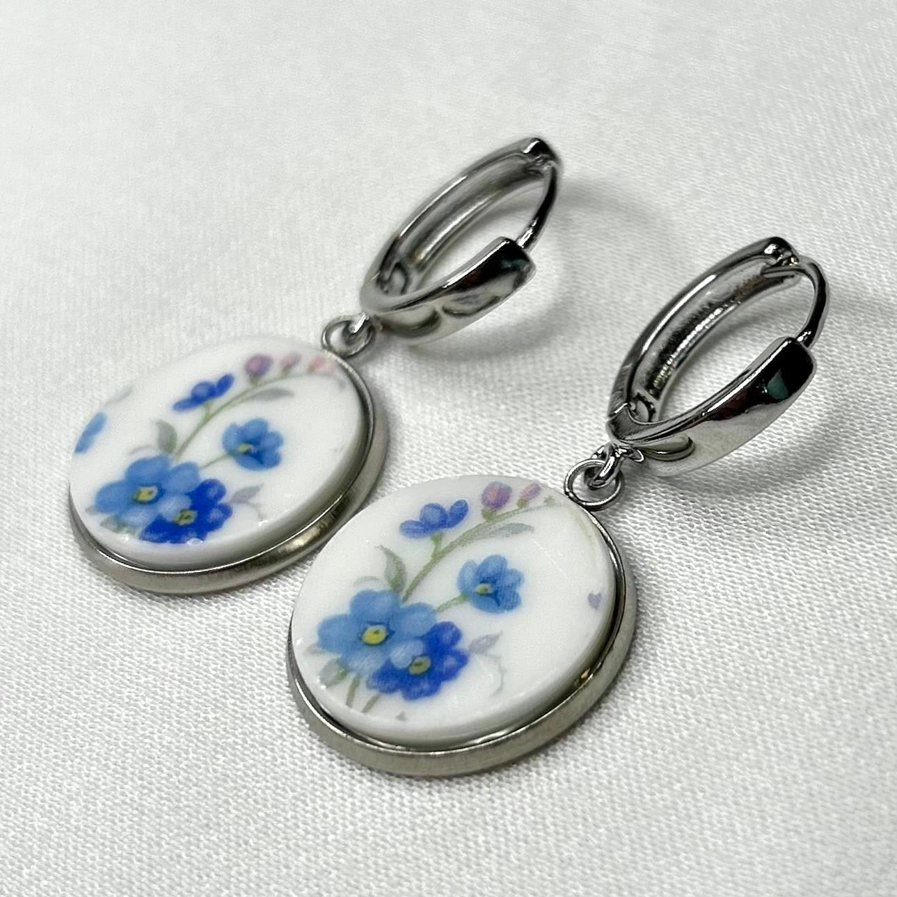 1965 Royal Albert ‘Memory Lane’ Huggies Dangly Earrings S