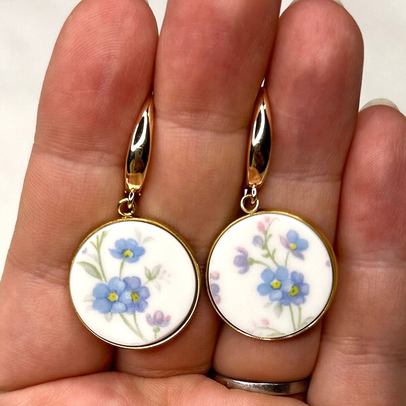 1965 Royal Albert ‘Memory Lane’ Leverback Dangly Earrings Y