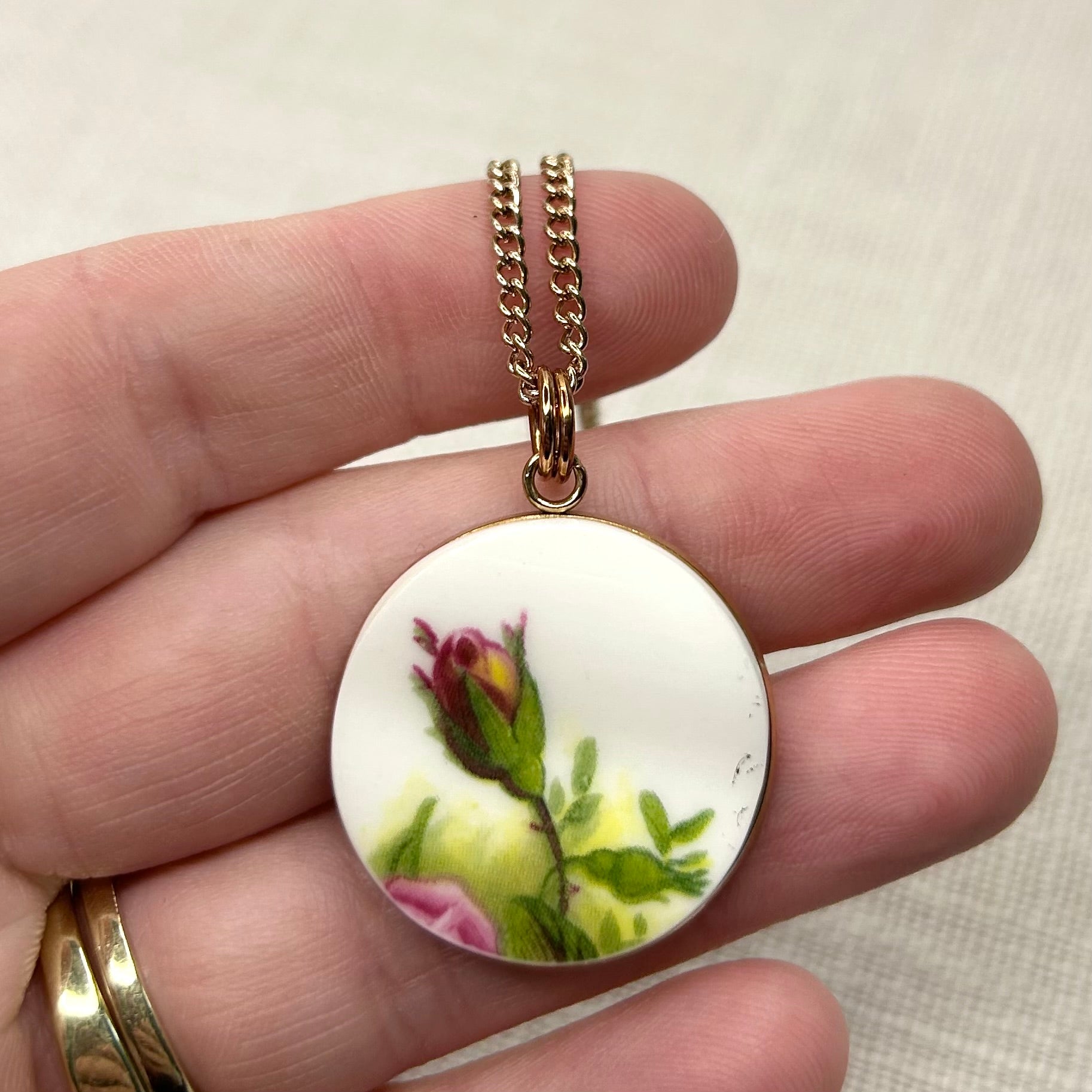 1962 Royal Albert ‘Old Country Roses’ Pendant Necklace R