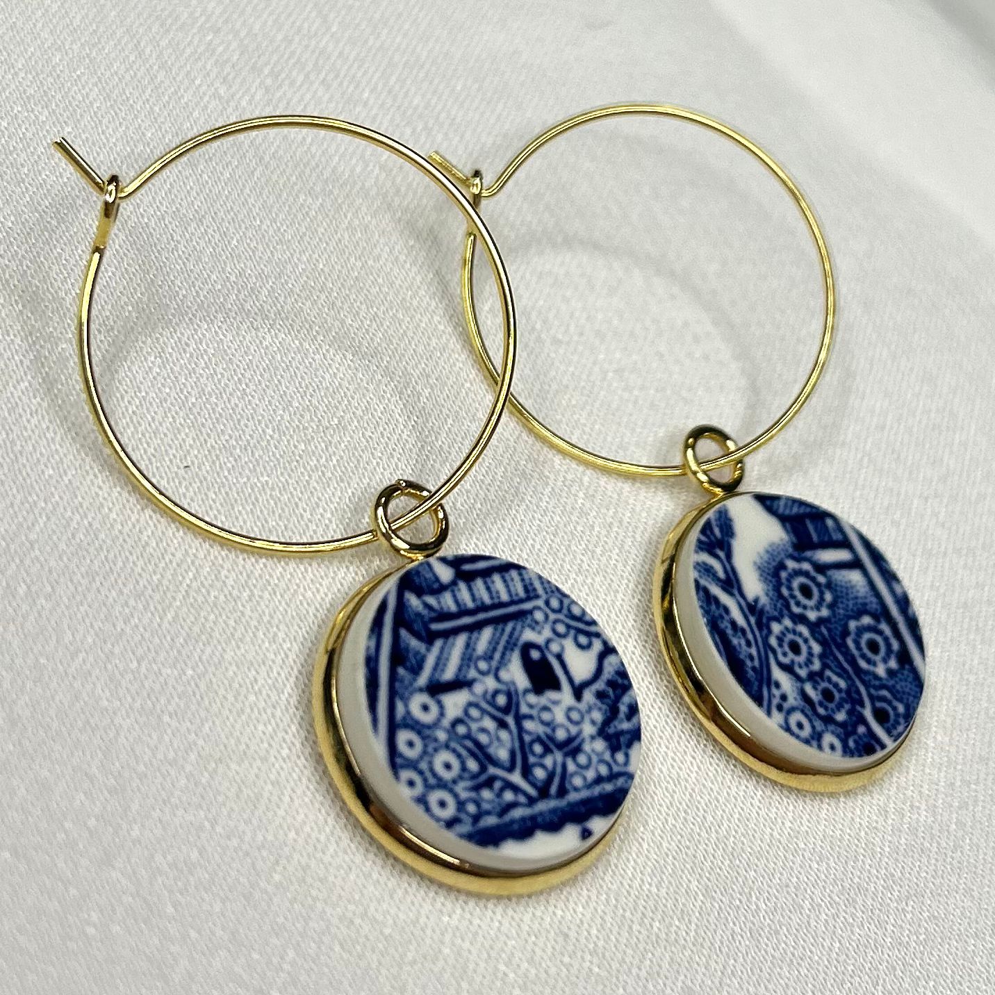 1960’s Churchill ‘Blue Willow’ Hoops Dangly Earrings YM