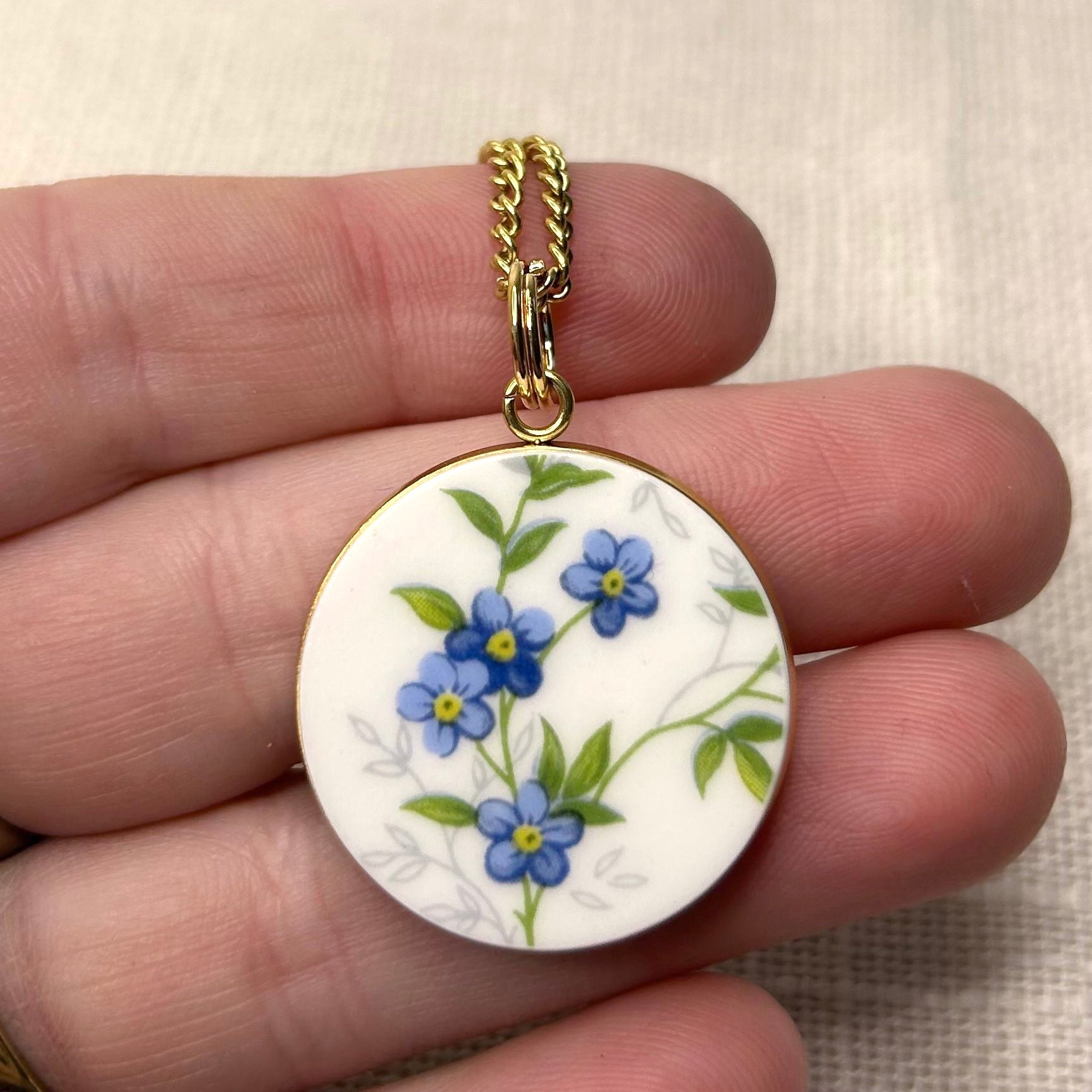 1950’s Queen Anne ‘Sonata’ Pendant Necklace Y