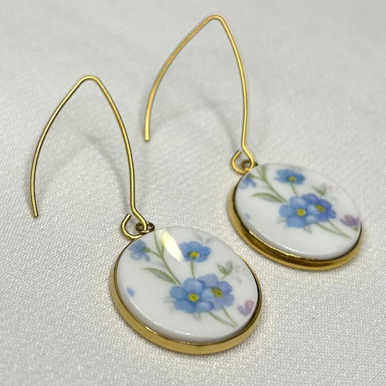 1965 Royal Albert ‘Memory Lane’ Hooks Dangly Earrings Y