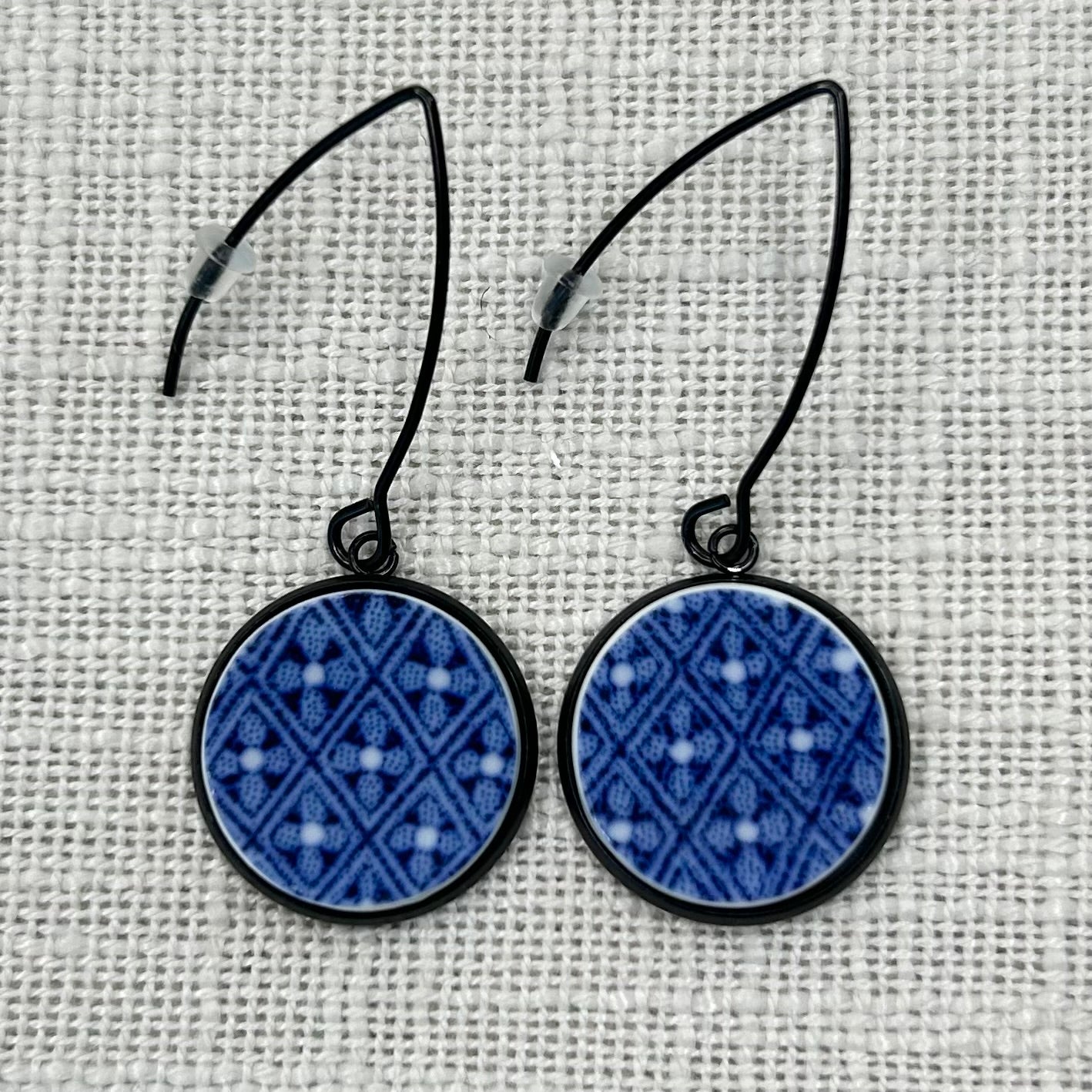 1950’s Wedgwood Hooks Dangly Earrings B