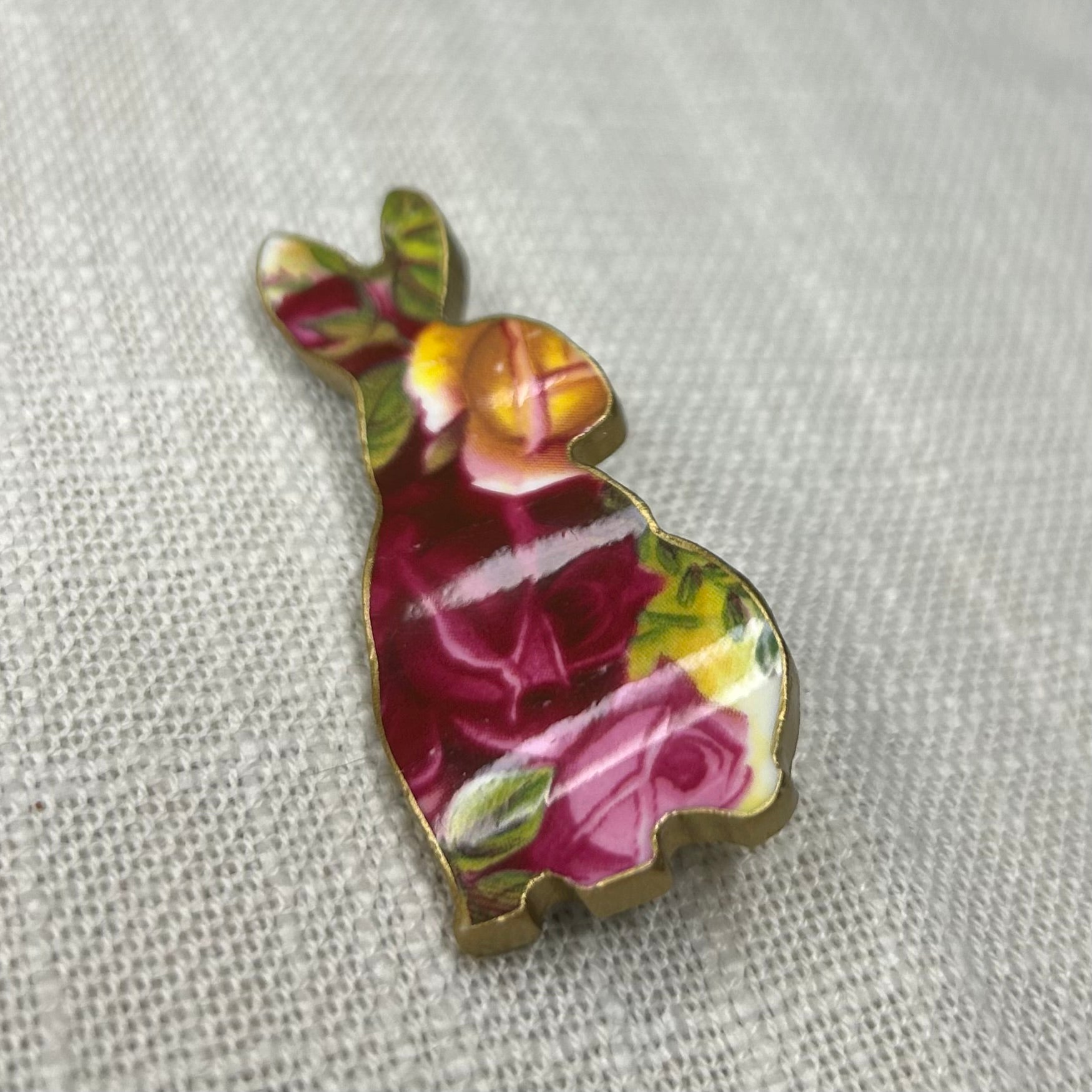 *1962 Royal Albert’ Old Country Roses’ Bunny Brooch M