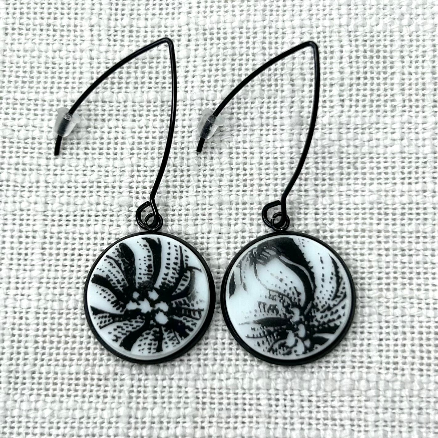 1960’s Westminster China Hooks Dangly Earrings B