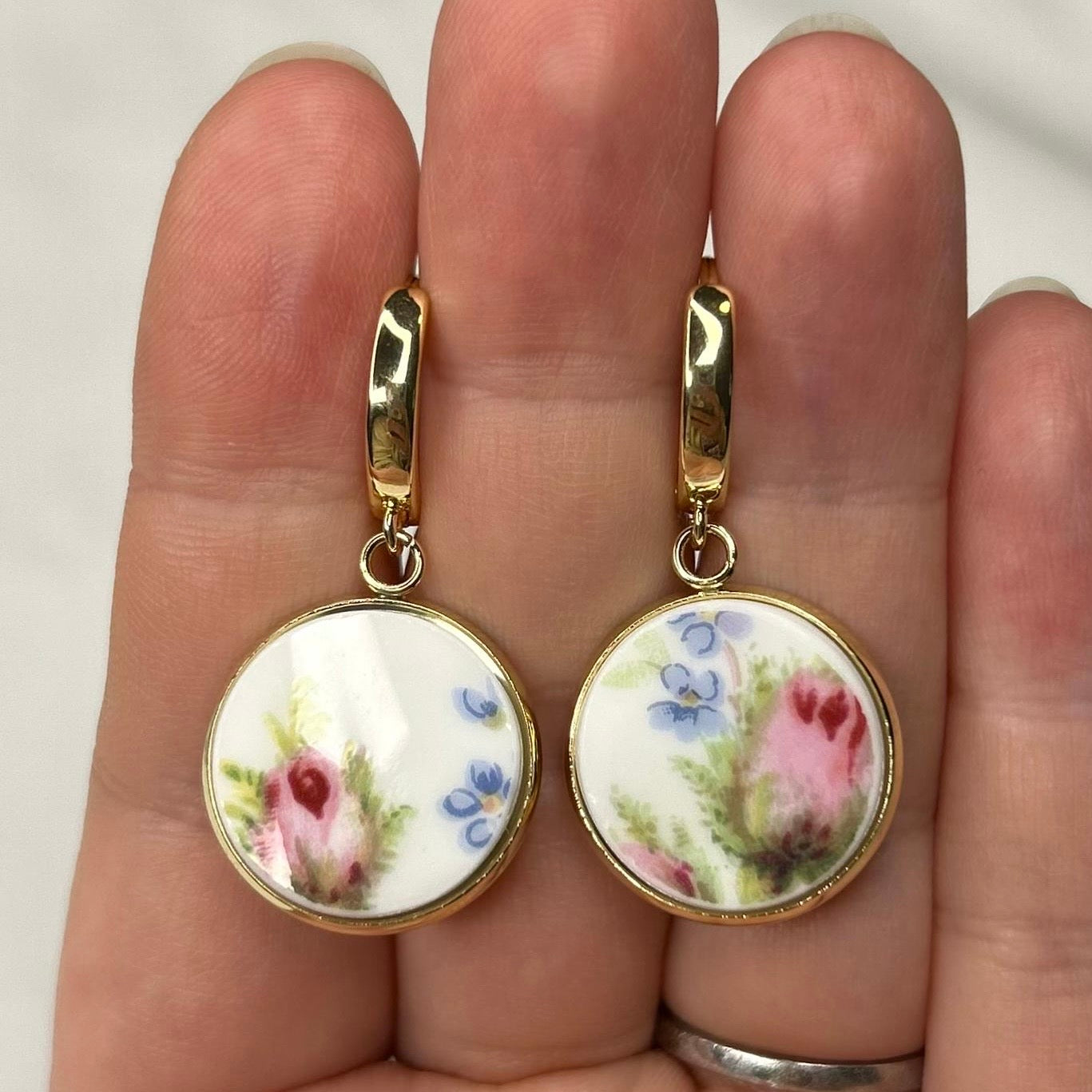 1947 Royal Albert ‘Moss Rose’ Huggies Dangly Earrings Y