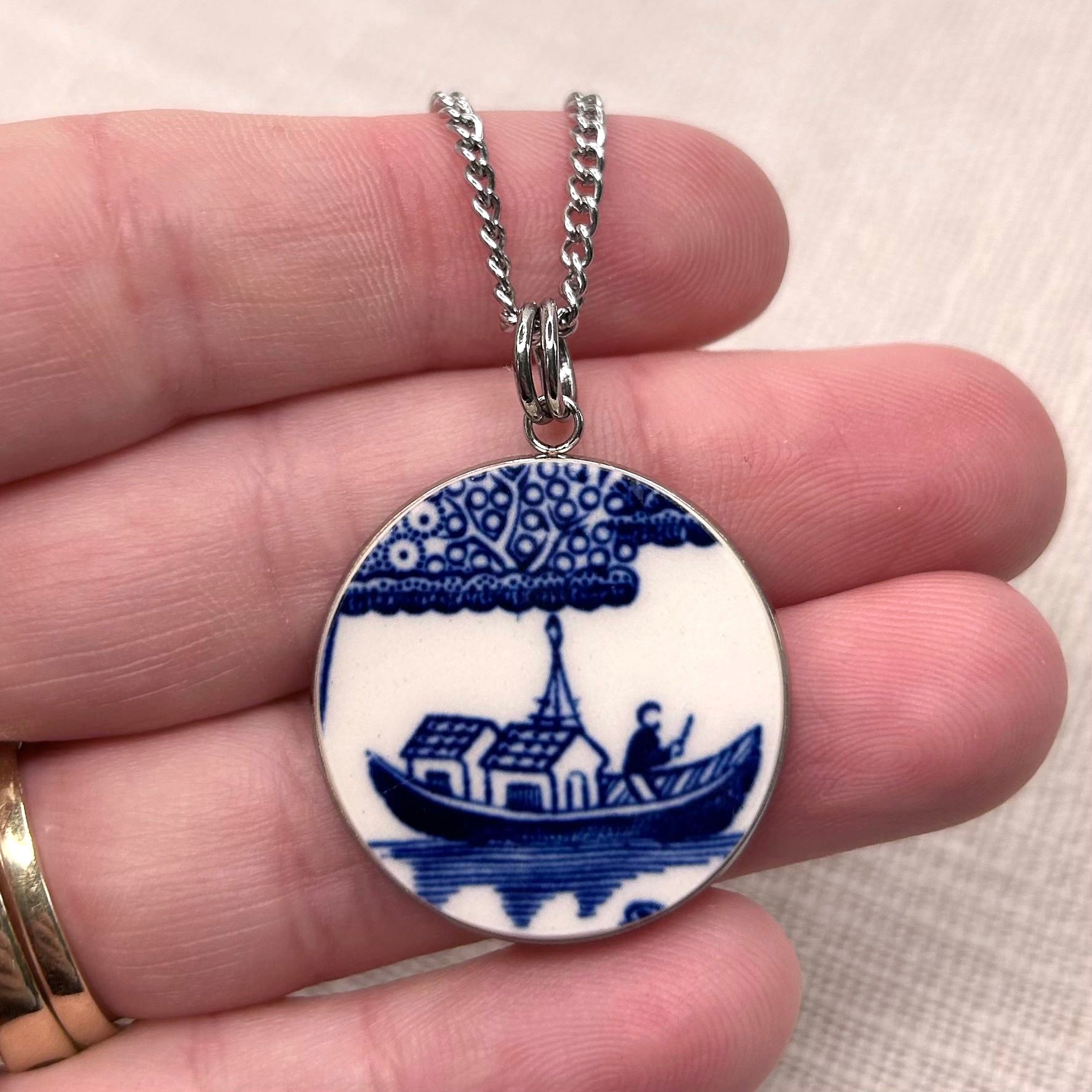 1960’s Churchill ‘Blue Willow’ Pendant Necklace S
