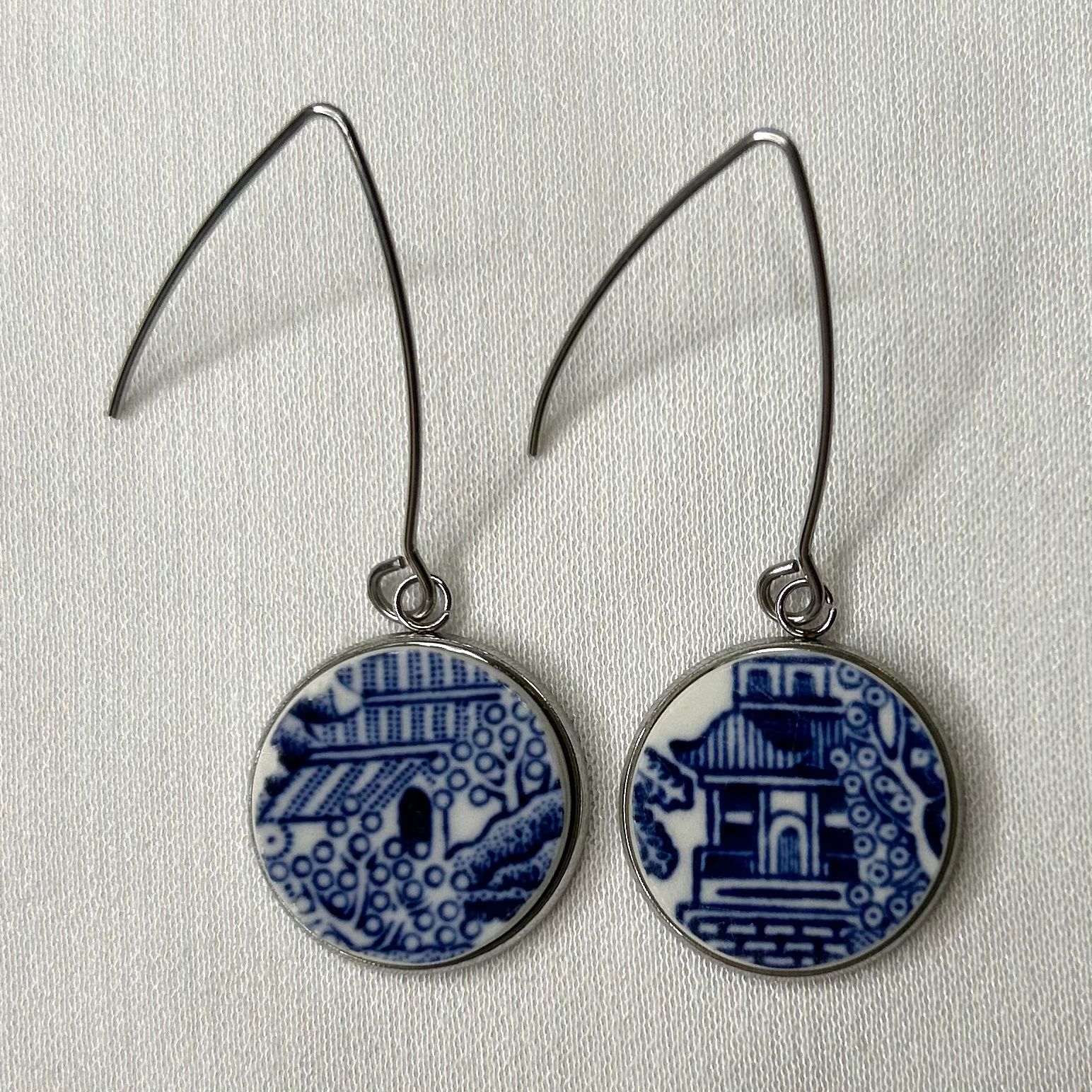 1960’s Churchill ‘Blue Willow’ Hooks Dangly Earrings SM