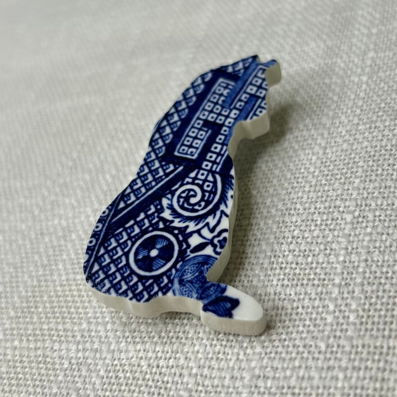 1960’s Churchill ‘Blue Willow’ Cat Brooch M