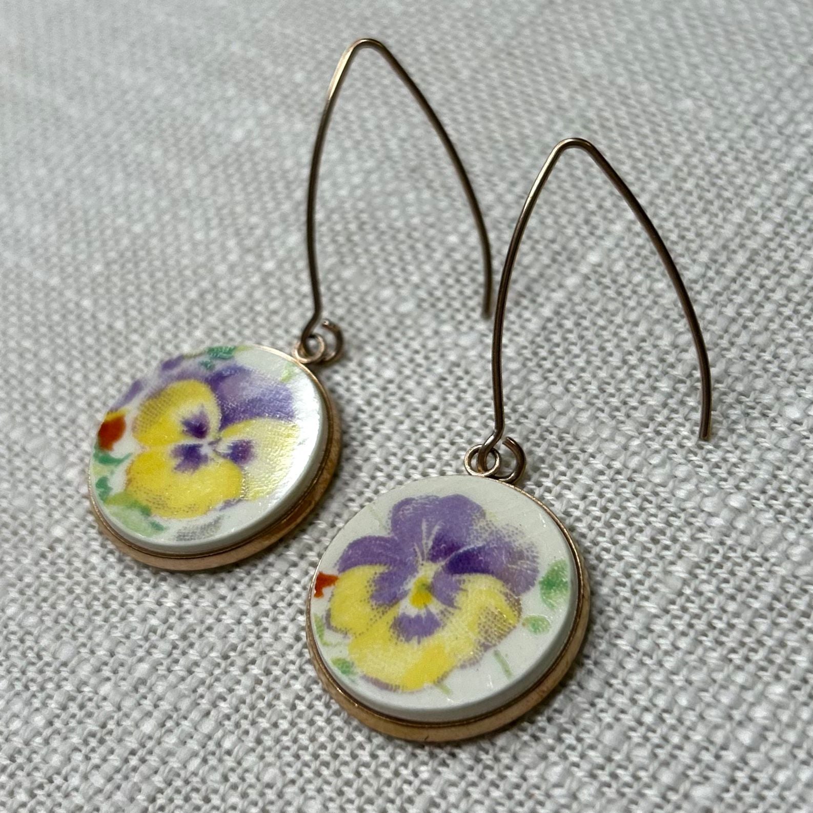 *1937 Royal Doulton ‘Wild Pansy’ Hooks Dangly Earrings RM