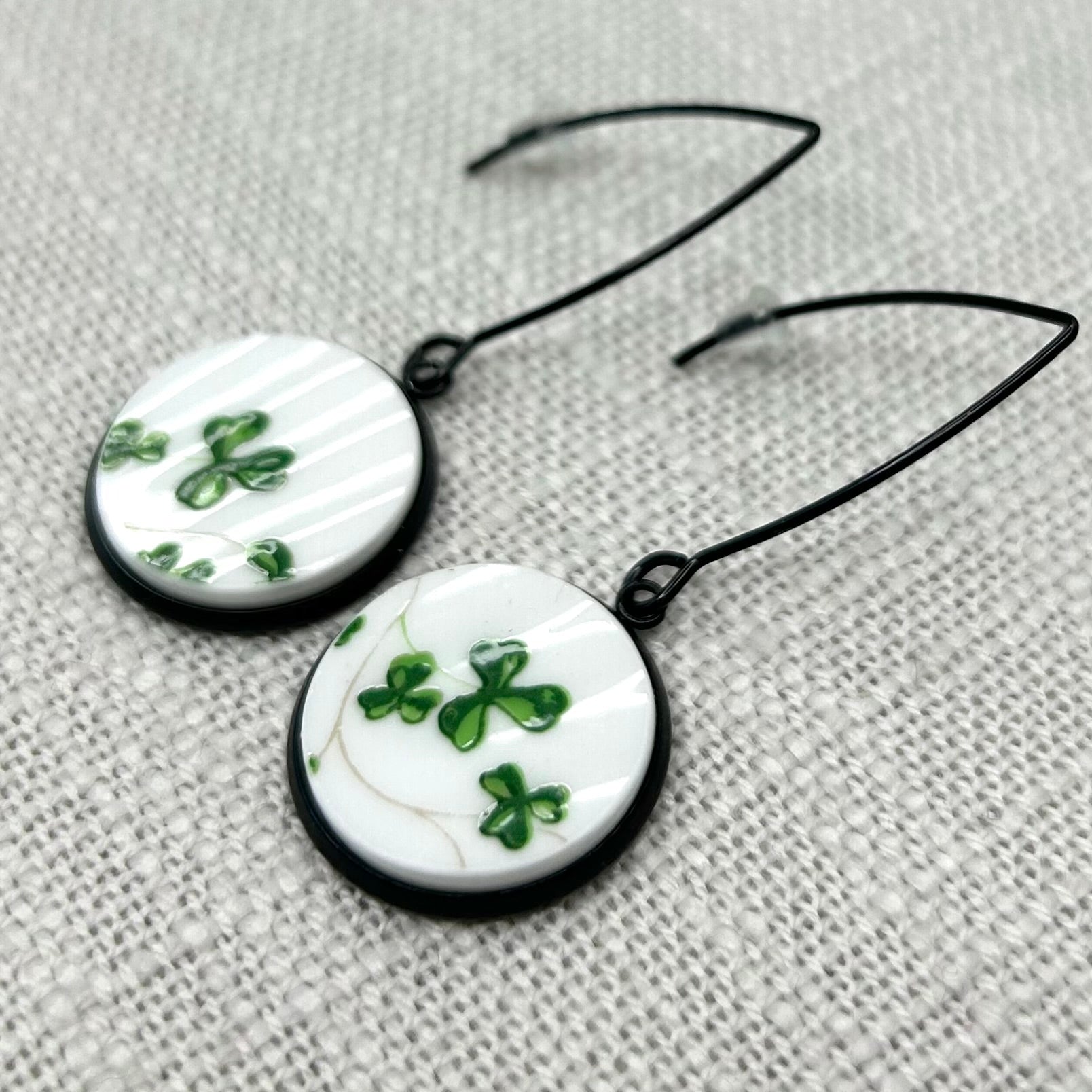 1980’s Elizabethan China Shamrock Clover Hooks Dangly Earrings B