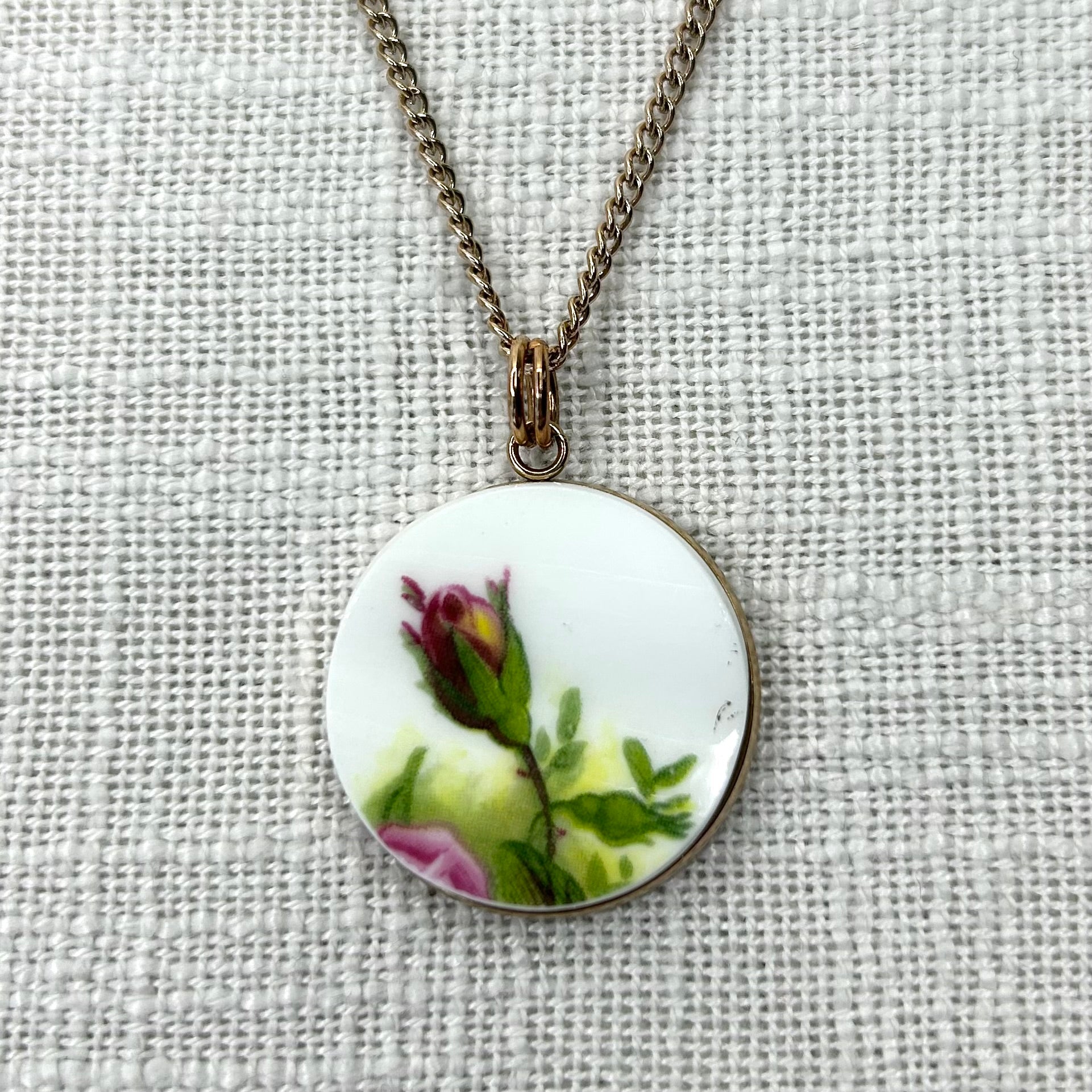 1962 Royal Albert ‘Old Country Roses’ Pendant Necklace R