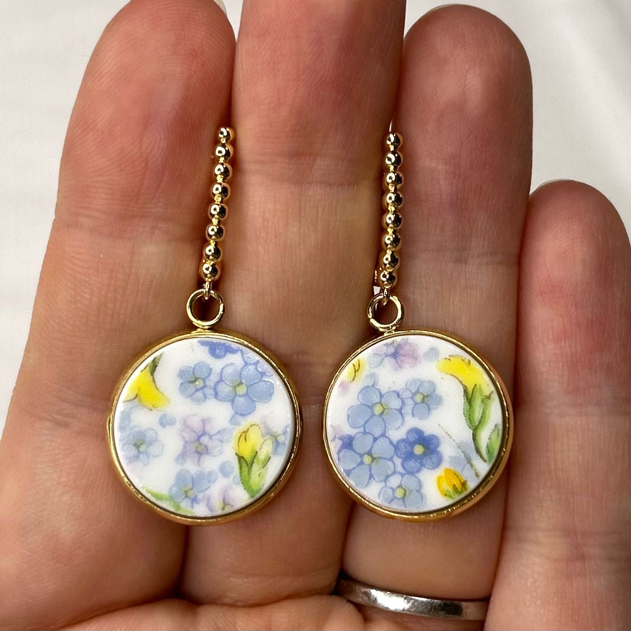 1925-45 Shelley ‘Primrose Chintz’ Leverback Dangly Earrings YM