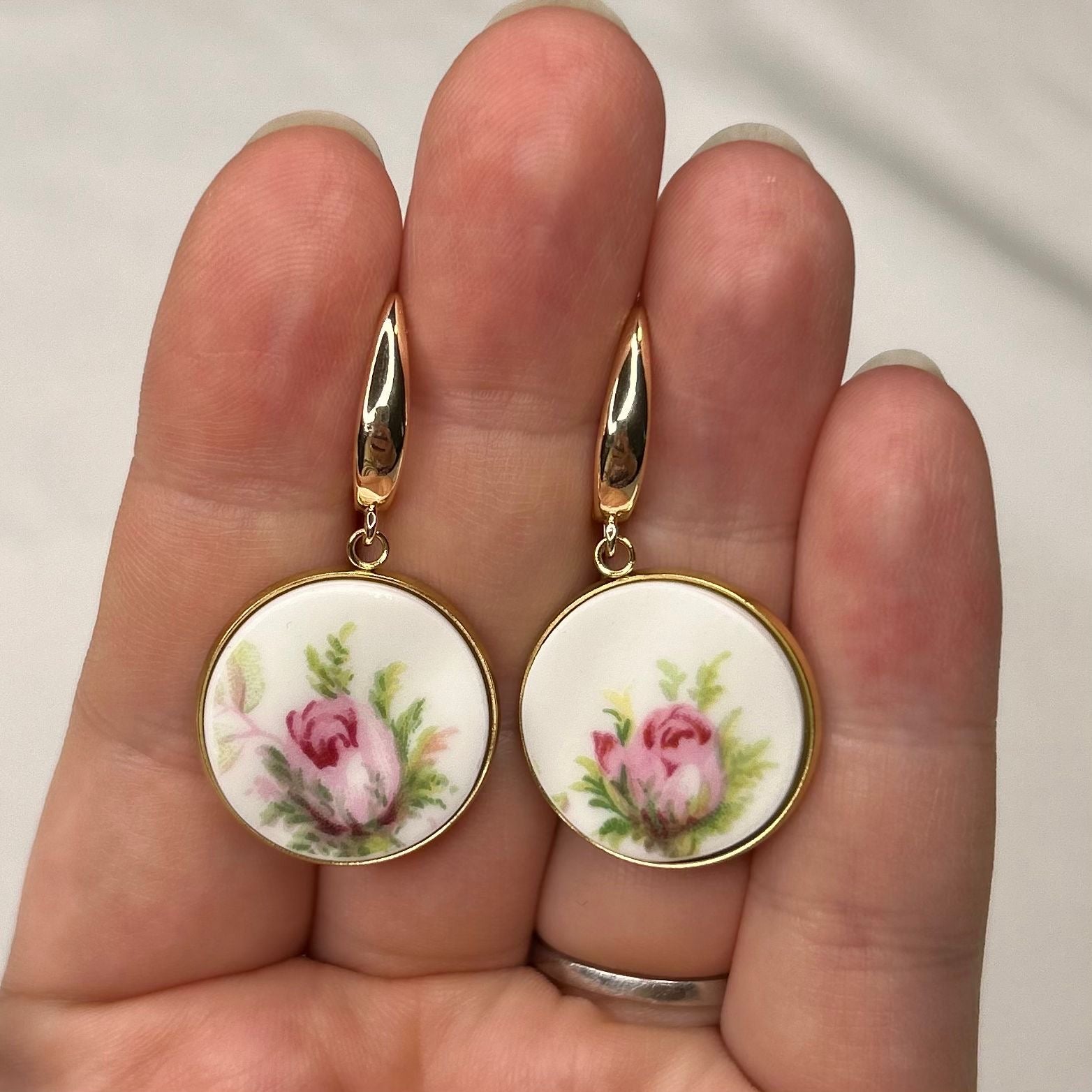 1947 Royal Albert ‘Moss Rose’ Leverback Dangly Earrings Y