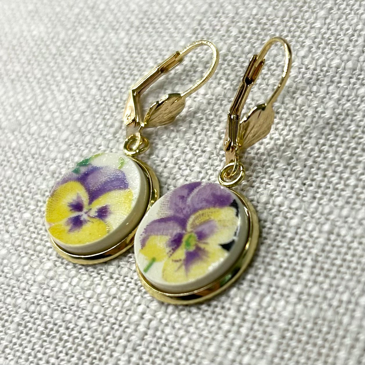 1937 Royal Doulton ‘Wild Pansy’ Leverback Dangly Earrings Y