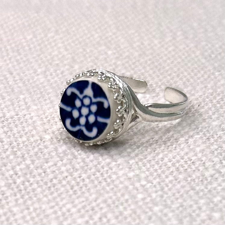 1960s Churchill Blue Willow Sterling Silver Adjustable Ring