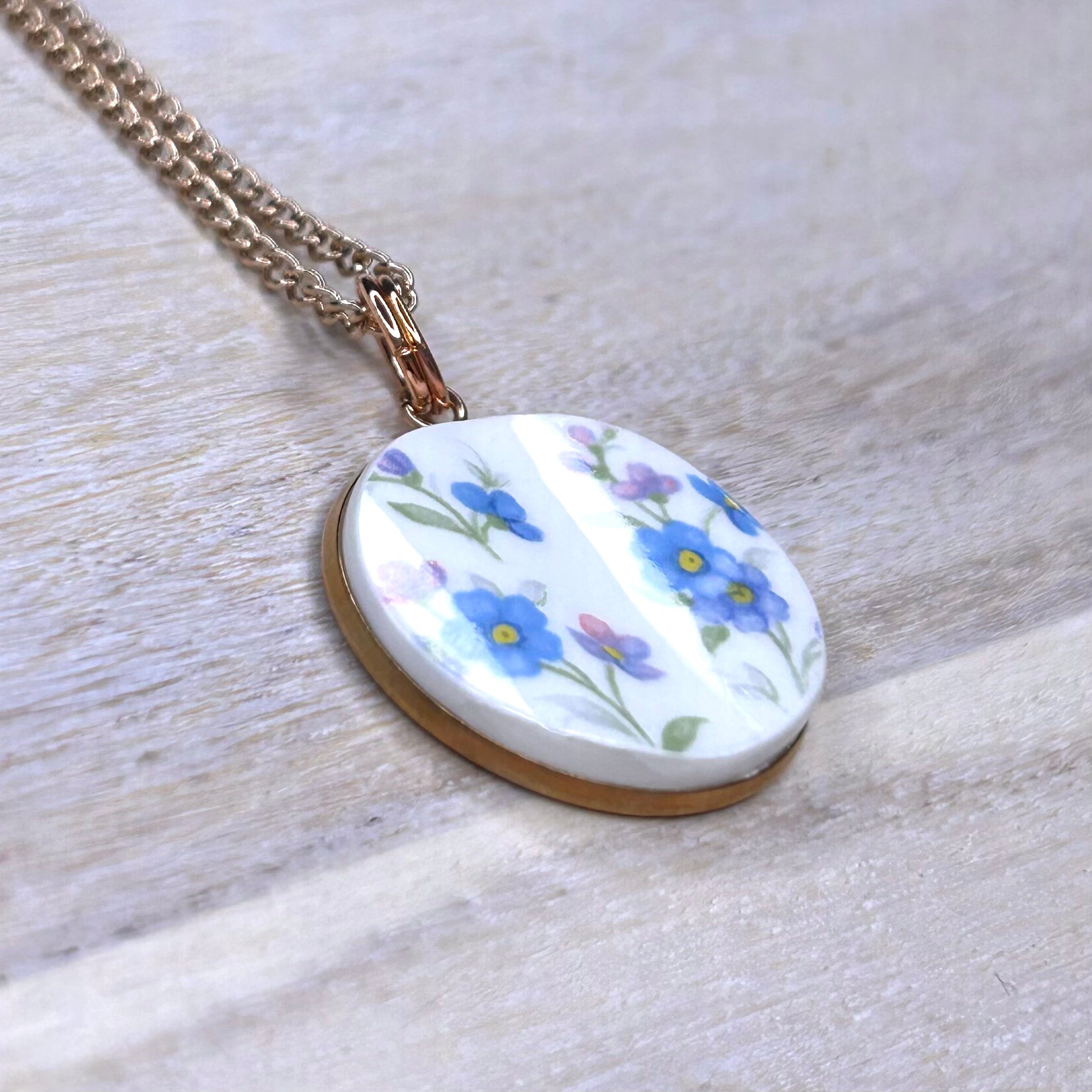 1965 Royal Albert ‘Memory Lane’ Pendant Necklace R