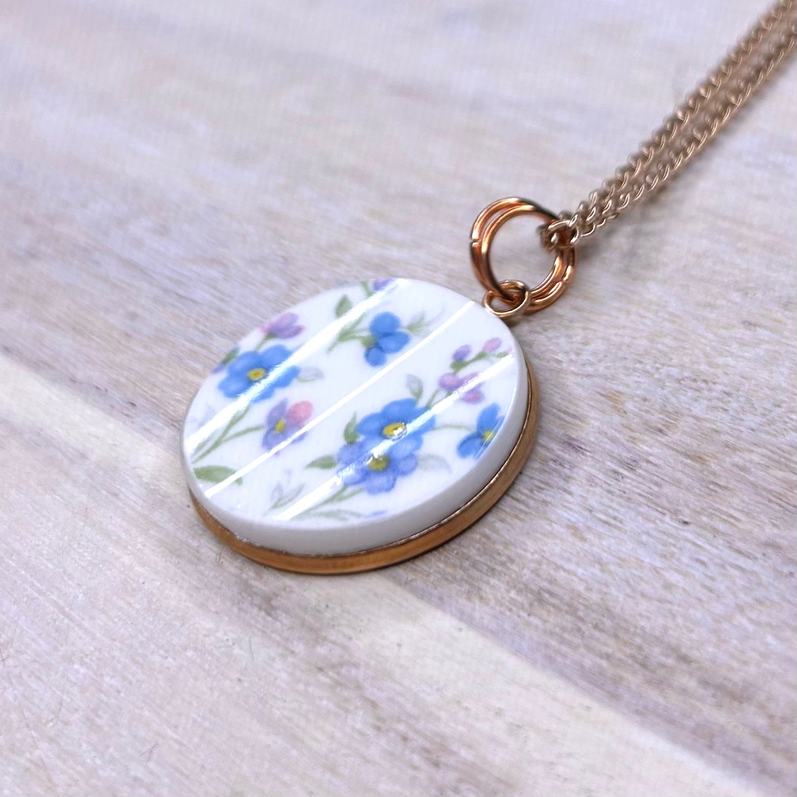 1965 Royal Albert ‘Memory Lane’ Pendant Necklace R