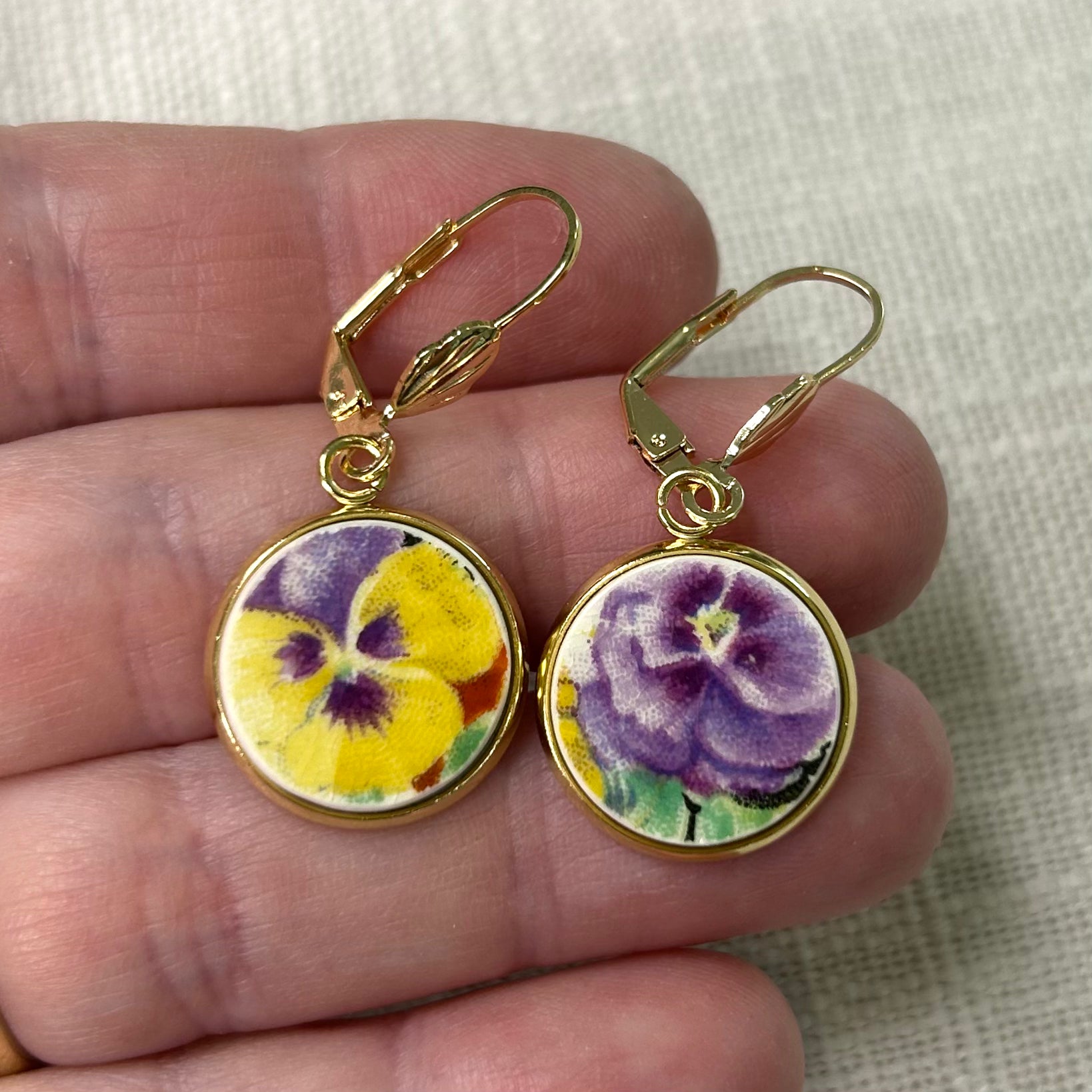 1930’s Royal Doulton ‘Wild Pansy’ Leverback Dangly Earrings Y