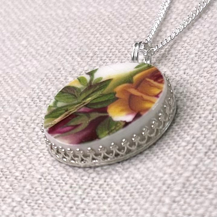 1962 Royal Albert ‘Old Country Roses’ Sterling Silver Pendant Necklace