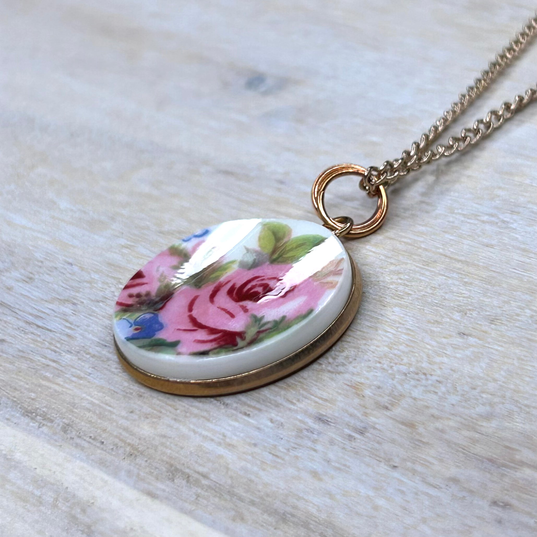 1947 Royal Albert ‘Moss Rose’ Pendant Necklace R