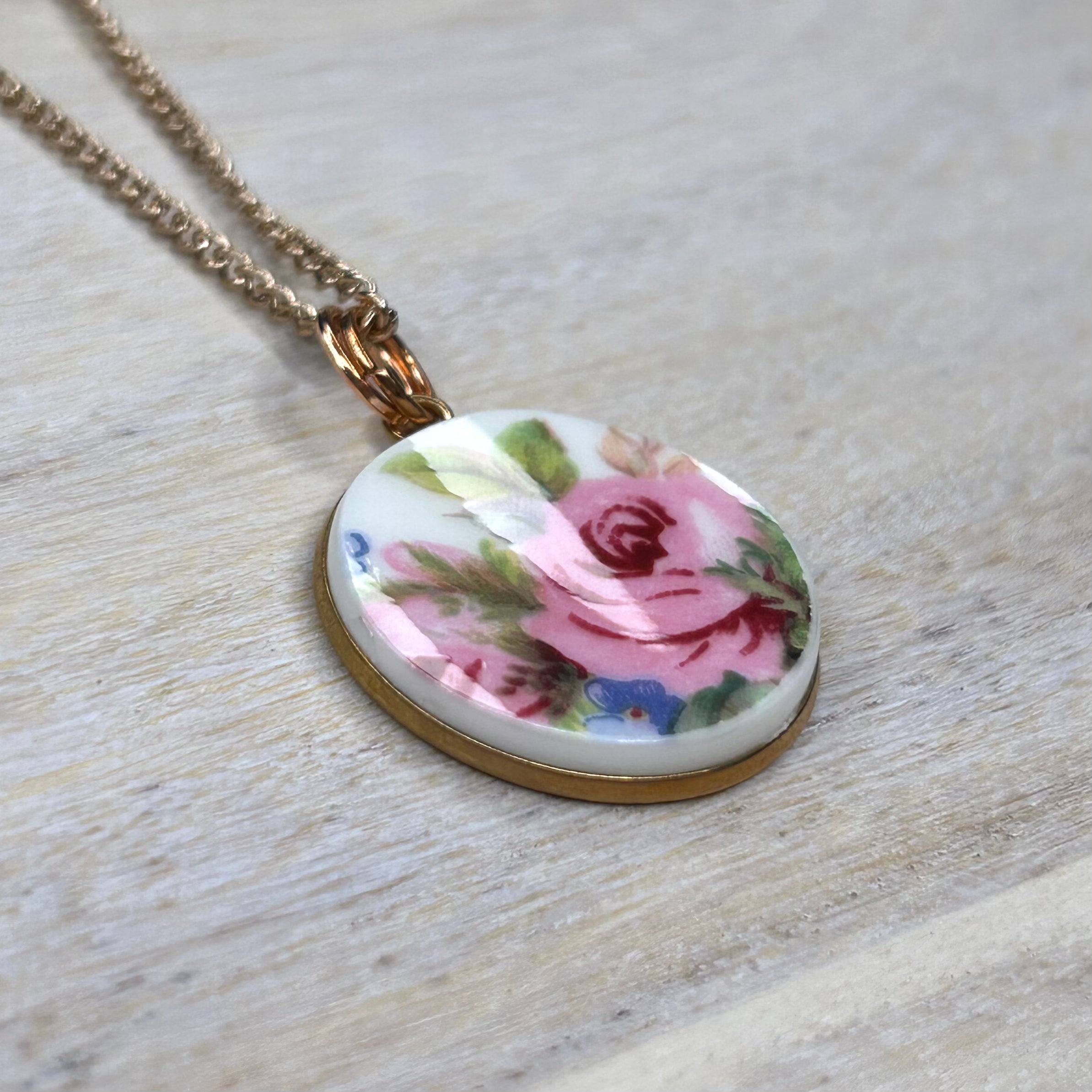 1947 Royal Albert ‘Moss Rose’ Pendant Necklace R