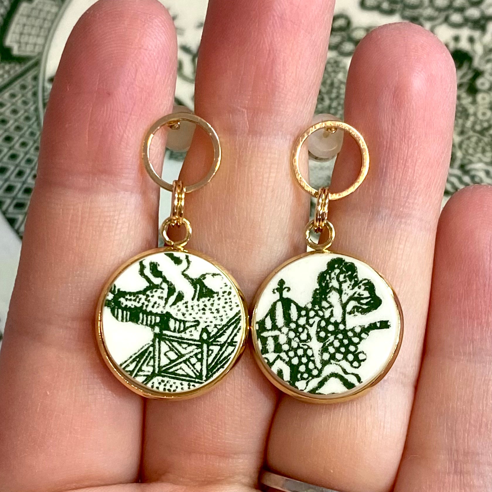 *Green Willow Ware by Royal China Stud Dangly Earrings YM