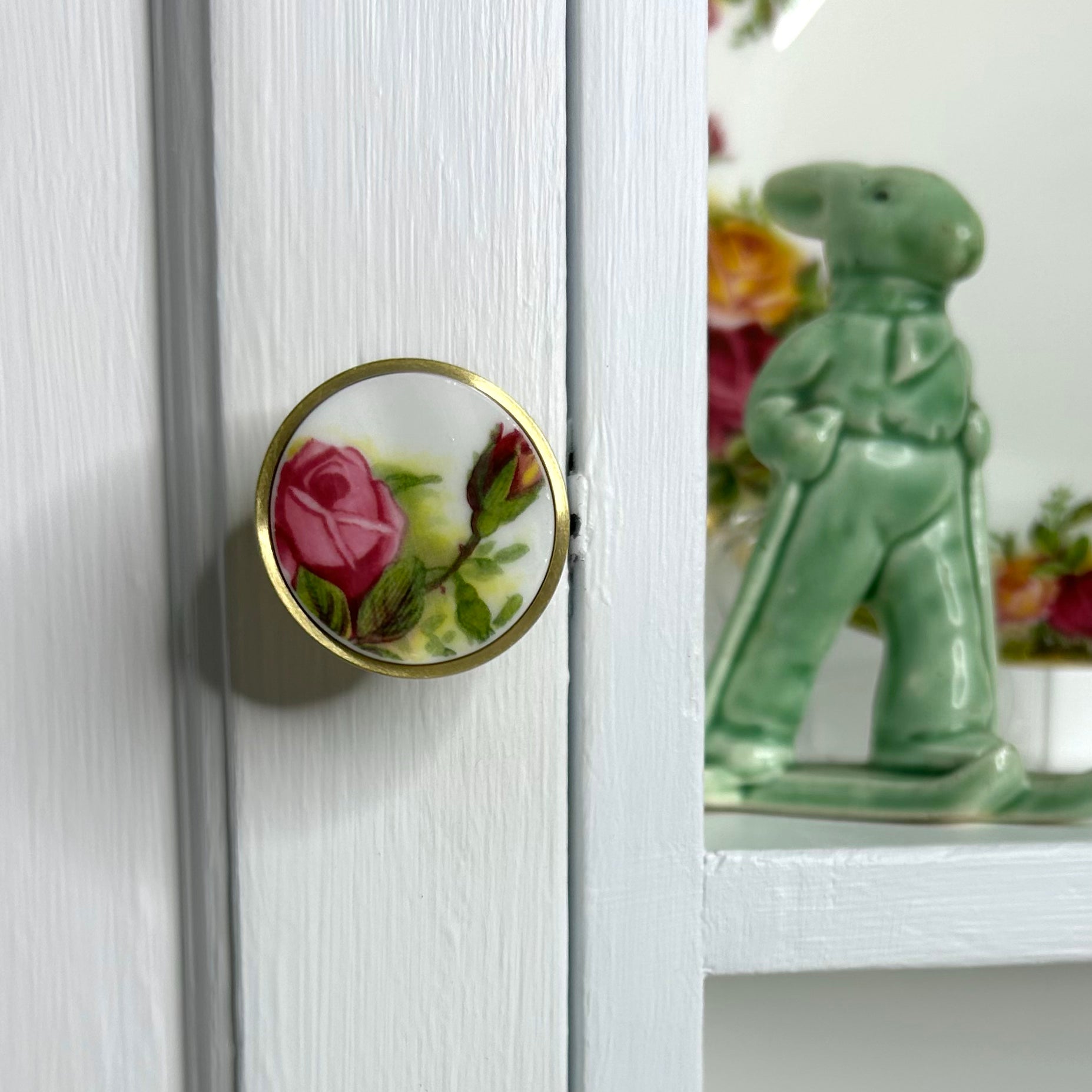 1962 Royal Albert ‘Old Country Roses’ Door Knob