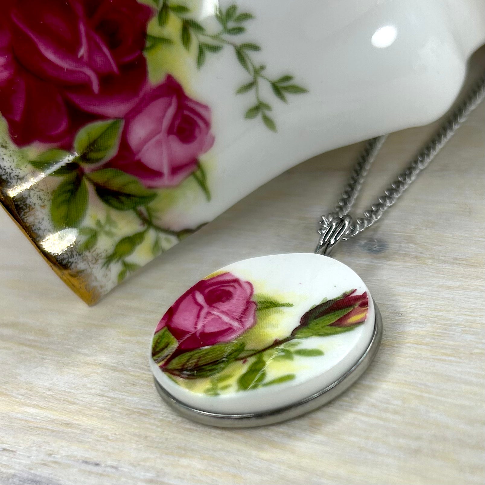 1962 Royal Albert ‘Old Country Roses’ Pendant Necklace S