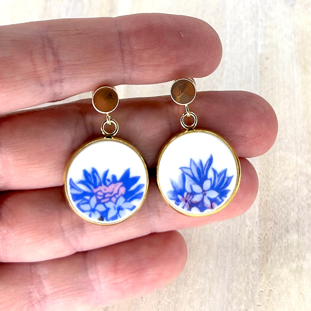 1960’s Sandringham China Stud Dangly Earrings Y