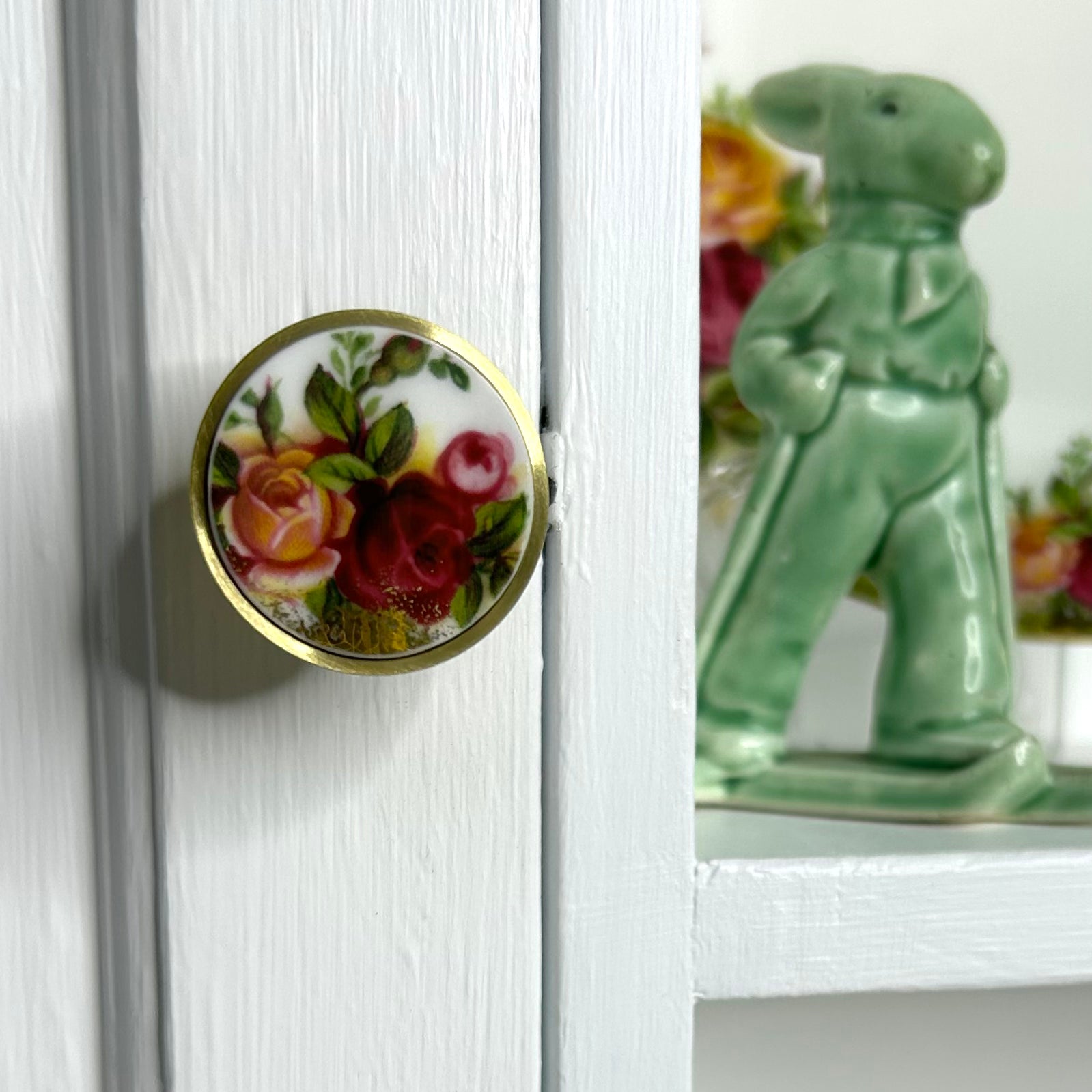 1962 Royal Albert Old Country Roses’ Door Knob