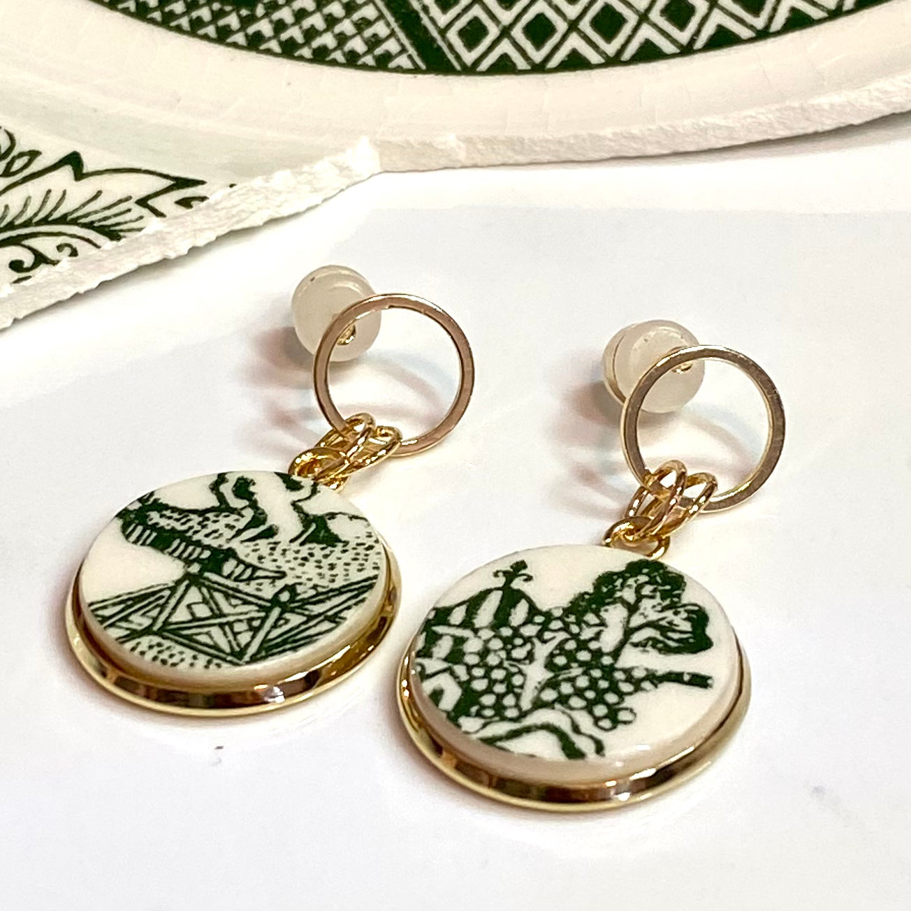 *Green Willow Ware by Royal China Stud Dangly Earrings YM