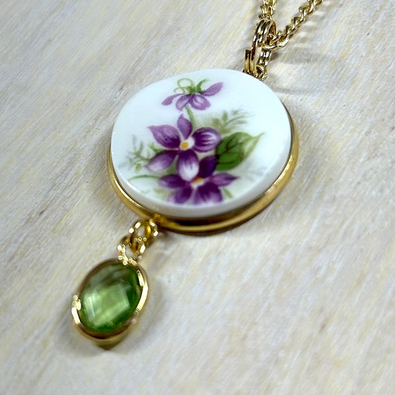 1966 Royal Albert ‘Sweet Violets’ Pendant Necklace Y