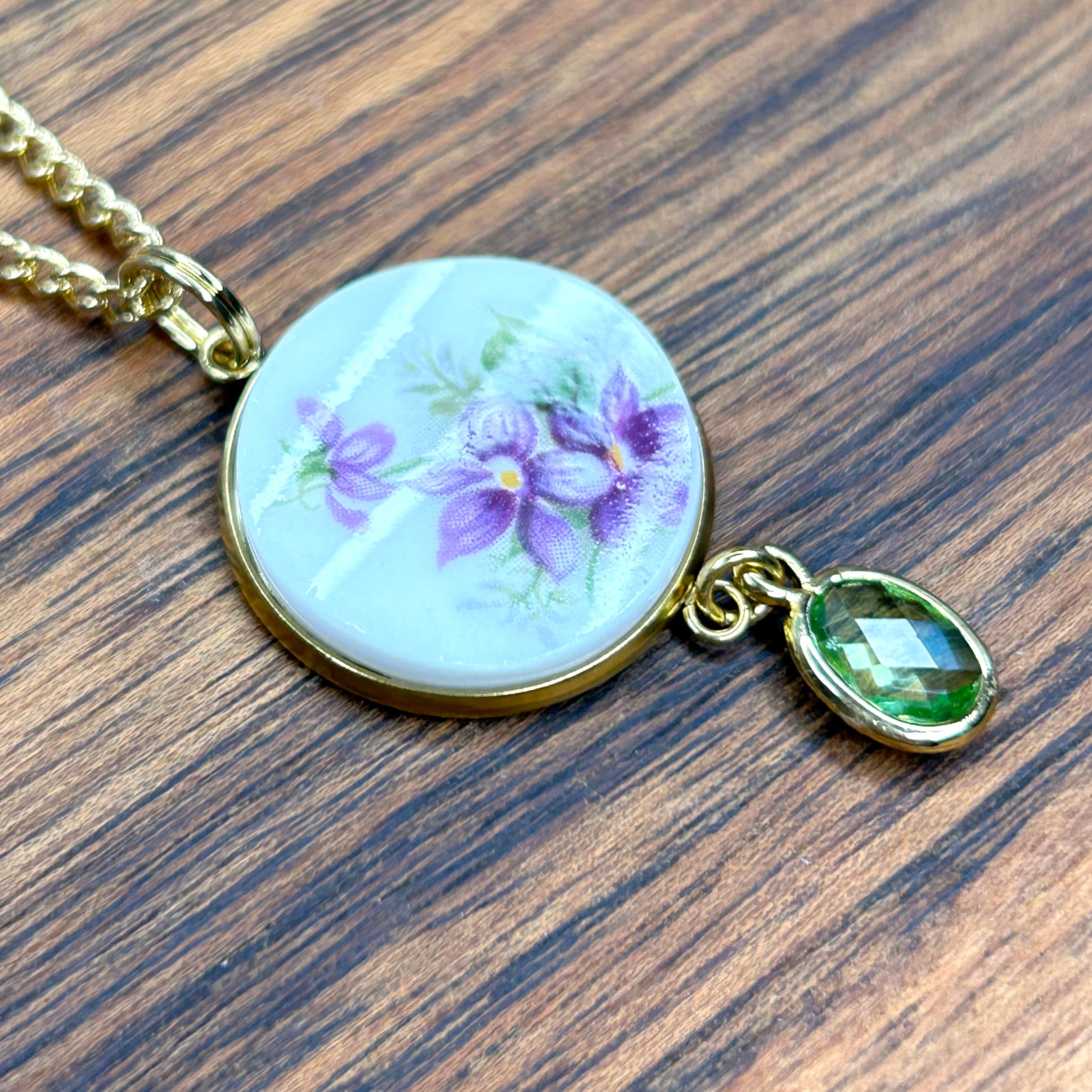 1966 Royal Albert ‘Sweet Violets’ Pendant Necklace Y