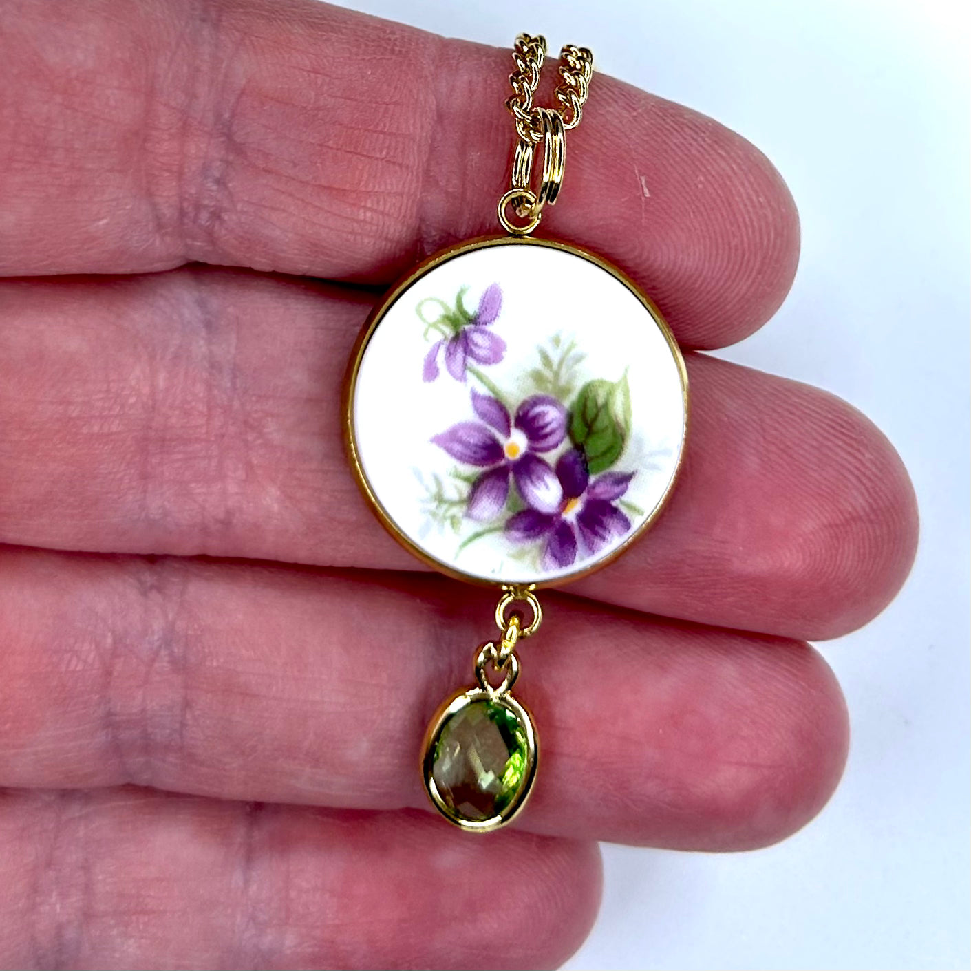 1966 Royal Albert ‘Sweet Violets’ Pendant Necklace Y