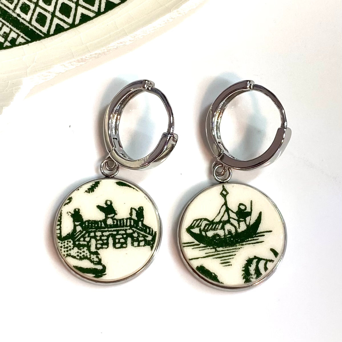 Green Willow Ware by Royal China Huggies Leverback Dangly Earrings Silver