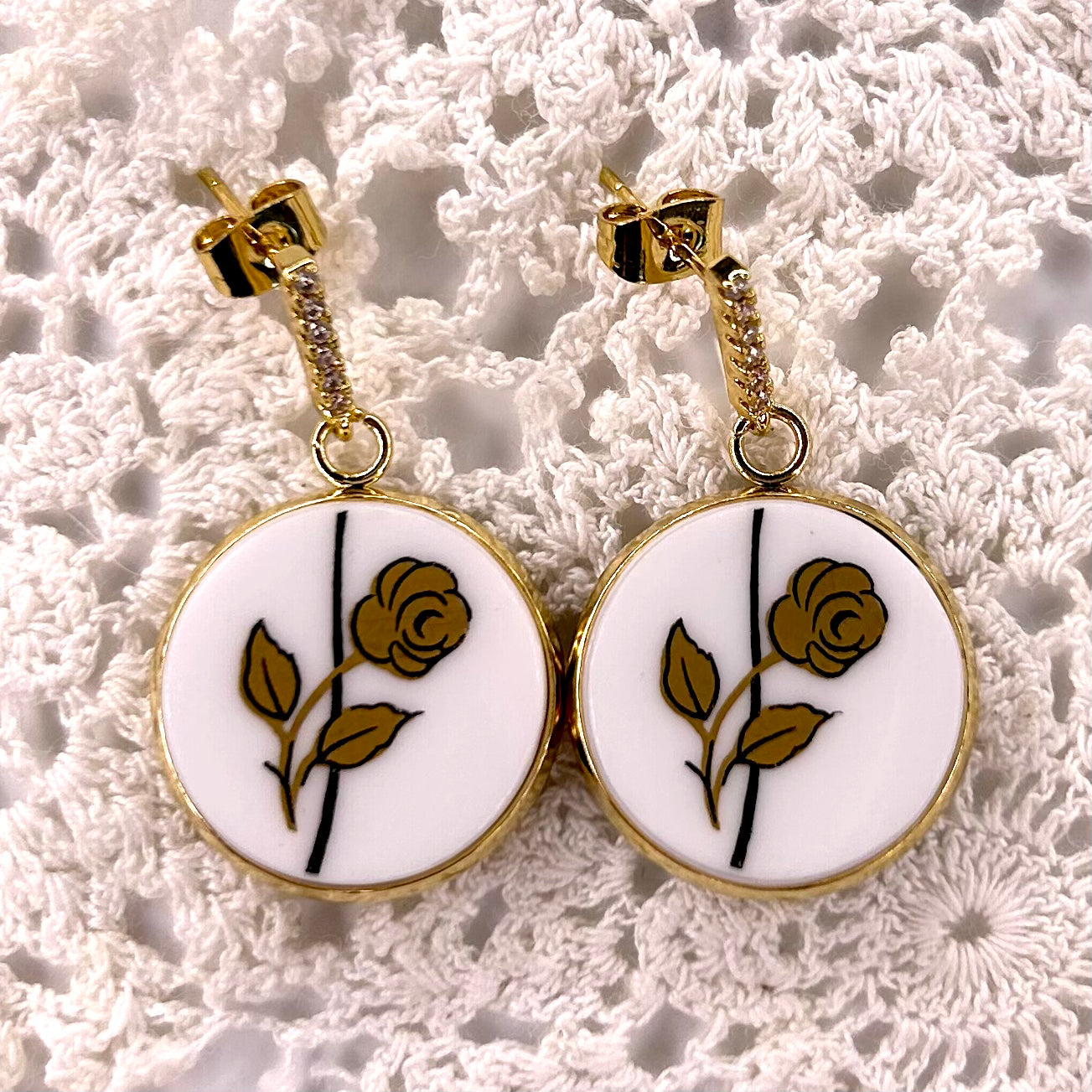 1960’s Elizabethan China Dangly Earrings YG