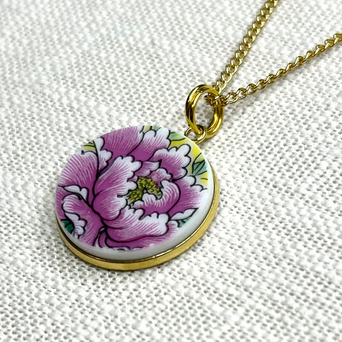 1980’s Lotus Flower Pendant Necklace Y