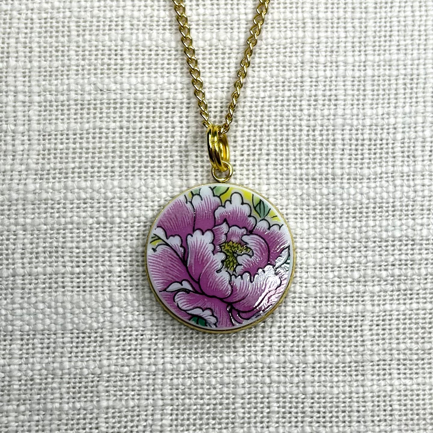 1980’s Lotus Flower Pendant Necklace Y