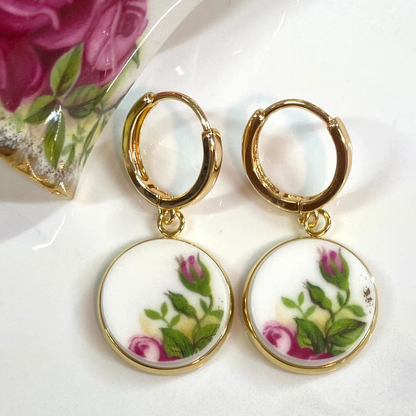 1962 Royal Albert ‘Old Country Roses’ Huggies Leverback Dangly Earrings YG