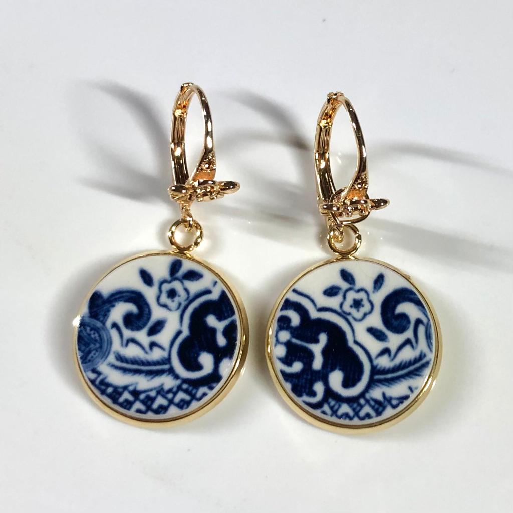 1960-70’s Churchill Blue Willow Leverback Dangly Earrings