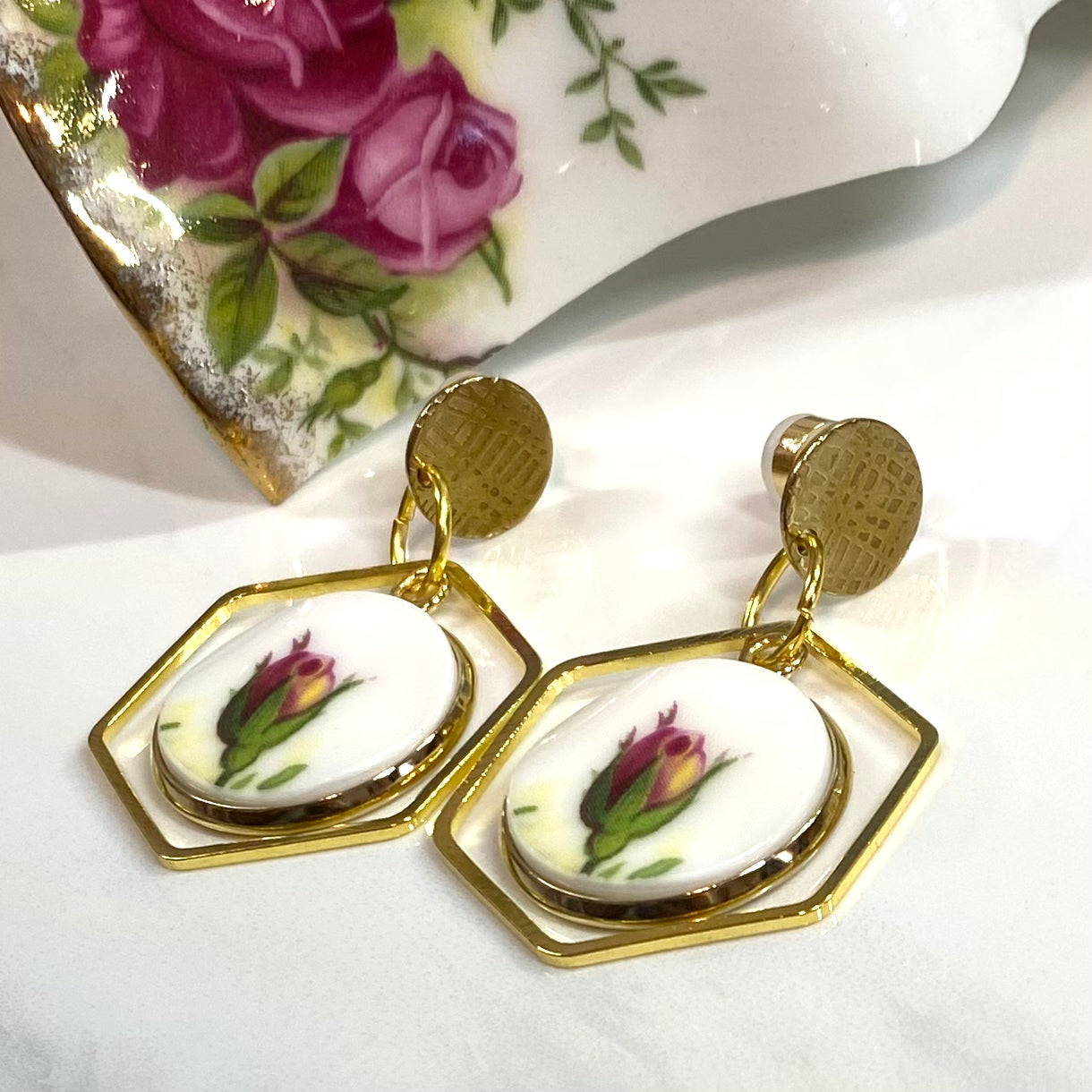 1962 Royal Albert ‘Old Country Roses’ Stud Dangly Earrings YG