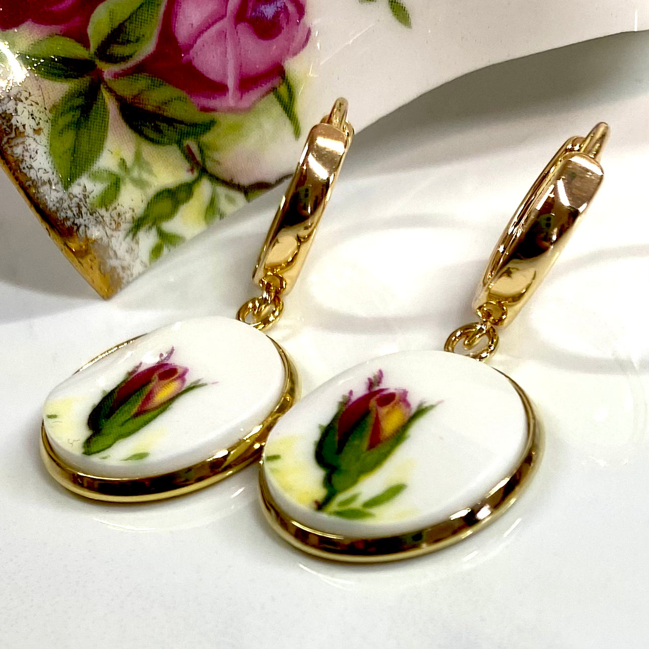 1962 Royal Albert ‘Old Country Roses’ Huggies Leverback Dangling Earrings YG